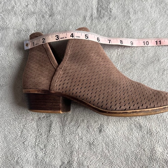 Lucky Brand Baley Perforated Leather Ankle Boot Bootie Light Brown Sz 9 - Picture 15 of 16